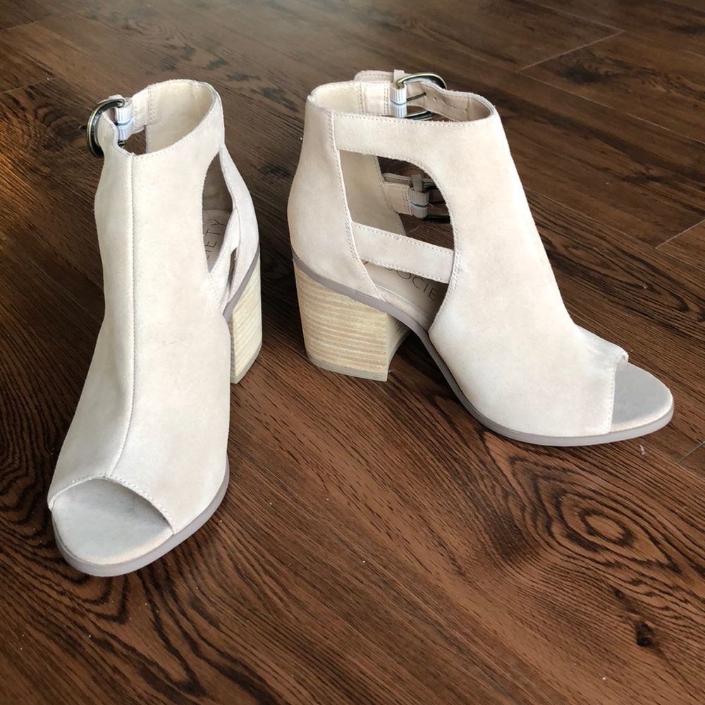 Nude/cream Heeled Booties